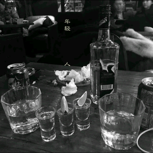 贱狗奴跪下舔脚扇巴掌
