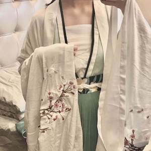 老师把学生带回家做爱视频大全
